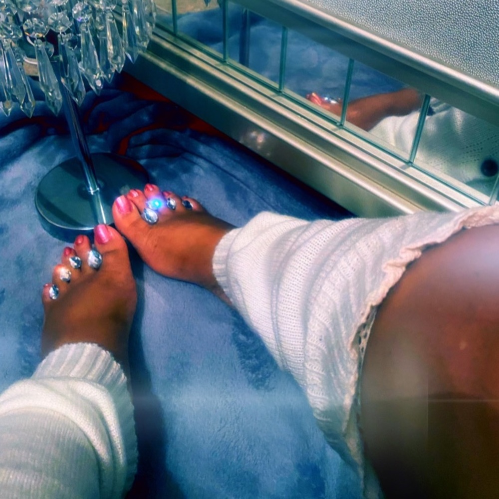 🫦 Walk In Your Femininity 🫦 - Picture 2 of 4
